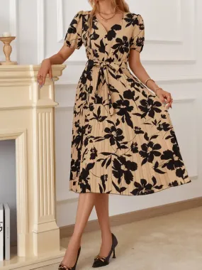 Kleid mit Blumenmuster und plissierter V-Ausschnitt